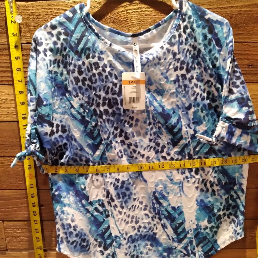 Leo and nicol womens blouse top size small dolman sleeves scoop_nec k geo animal - Picture 6 of 6
